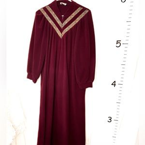 Vanity Fair Fleece Maroon Red Quarter Zip Nightgown Robe Tapestry Accents Medium